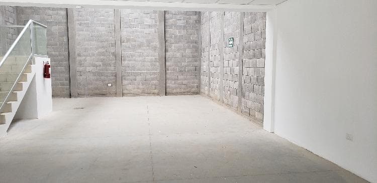Se renta Nueva Ofibodega en Xela con Garita - foto 1