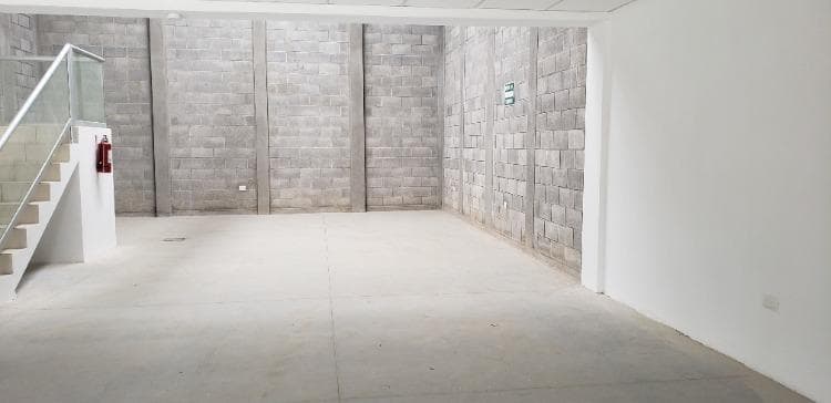 Se renta Nueva Ofibodega en Xela con Garita - foto 2
